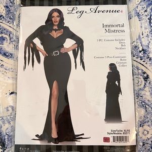 Morticia Addams halloween costume